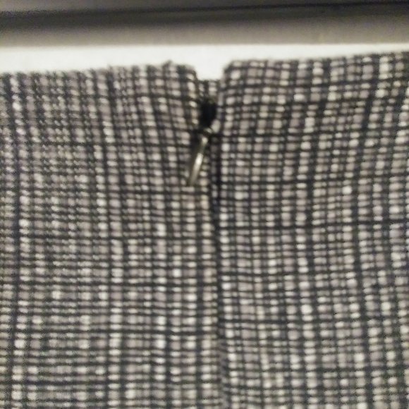 New York Clothing Co. Tweed Grey Pencil Skirt - Picture 5 of 6